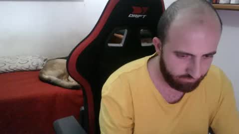 Snapshot of morenoch19 chatting on 03/06/25, 08:05 alejo online show from 03/06/25, 08:05