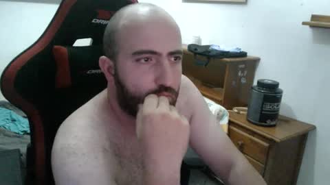 Snapshot of morenoch19 chatting on 09/09/25, 12:26 alejo online show from 09/09/25, 12:26