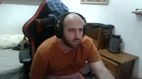 Snapshot of morenoch19 chatting on 10/23/25, 05:01 alejo online show from 10/23/25, 05:01