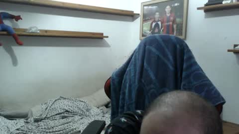 Snapshot of morenoch19 chatting on 10/25/25, 06:13 alejo online show from 10/25/25, 06:13