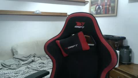 Snapshot of morenoch19 chatting on 11/02/25, 03:03 alejo online show from 11/02/25, 03:03