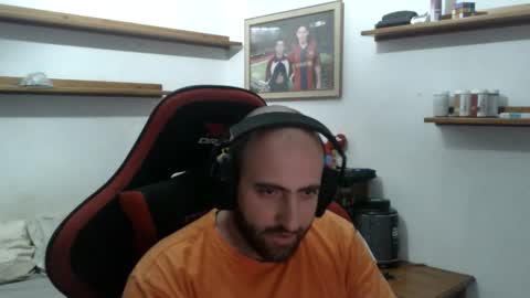 Snapshot of morenoch19 chatting on 11/04/25, 01:43 alejo online show from 11/04/25, 01:43