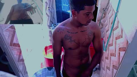 Snapshot of morenoman25 chatting on 03/29/26, 05:35 Carlos online show from 03/29/26, 05:35