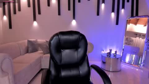 Morgan Hicks online show from 10/08/25, 07:22