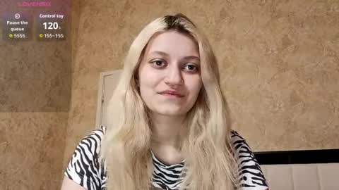 Eva is here now  help me get 50 thumbs up pls  online show from 03/29/26, 09:15