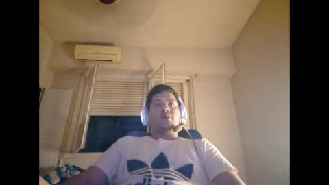 Snapshot of morocho777 chatting on 02/17/25, 04:09 Bruno online show from 02/17/25, 04:09