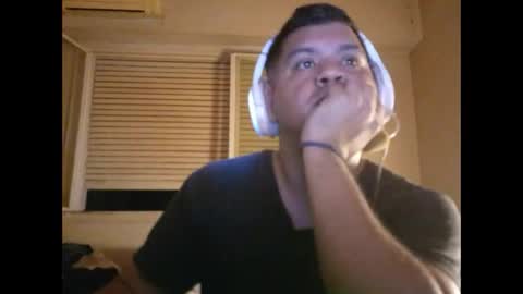 Snapshot of morocho777 chatting on 12/23/25, 04:43 Bruno online show from 12/23/25, 04:43