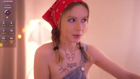 Snapshot of motherlode_ chatting on 10/31/25, 05:36 MIRA online show from 10/31/25, 05:36