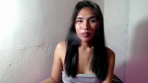 Snapshot of mouiline_rouge69 chatting on 03/27/26, 01:44 mouiline_rouge69 online show from 03/27/26, 01:44
