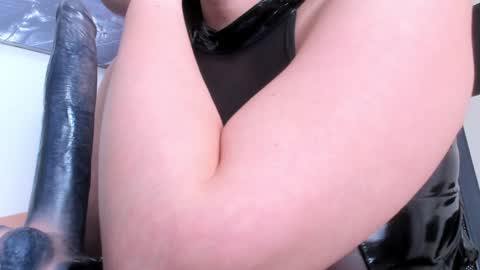 Snapshot of mount_doom_queen chatting on 02/04/25, 10:13 QUEEN CLARA online show from 02/04/25, 10:13