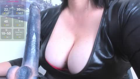 Snapshot of mount_doom_queen chatting on 09/09/25, 07:35 QUEEN CLARA online show from 09/09/25, 07:35