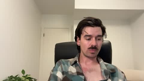 Snapshot of moustachematt chatting on 06/12/26, 03:05 moustachematt online show from 06/12/26, 03:05