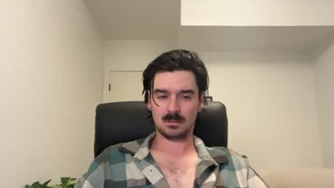 Snapshot of moustachematt chatting on 06/18/26, 03:18 moustachematt online show from 06/18/26, 03:18