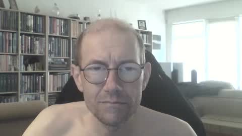 Snapshot of moviem1978 chatting on 05/07/26, 09:25 Frederik online show from 05/07/26, 09:25