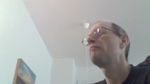 Snapshot of moviem1978 chatting on 05/12/26, 08:55 Frederik online show from 05/12/26, 08:55
