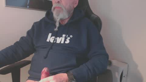 mr_boombastic2021 online show from 12/21/24, 10:50