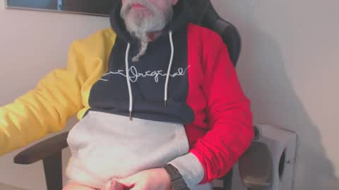 mr_boombastic2021 online show from 01/04/25, 10:16