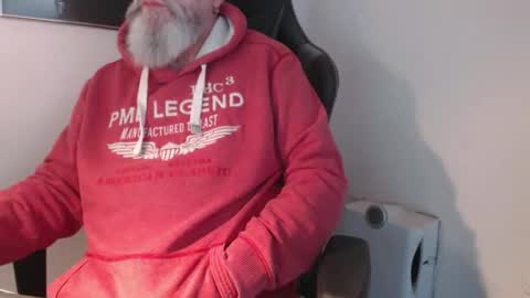 mr_boombastic2021 online show from 10/02/25, 08:43