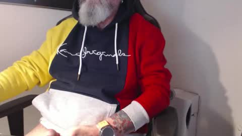 mr_boombastic2021 online show from 10/10/25, 10:25