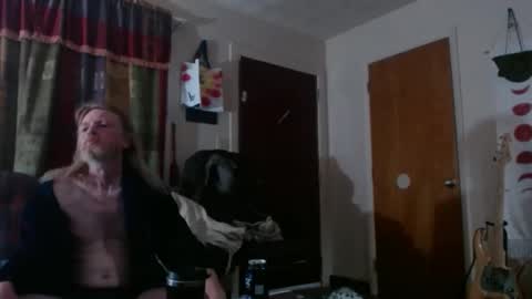 Snapshot of mr_happy12 chatting on 10/31/25, 09:10 mr_happy12 online show from 10/31/25, 09:10