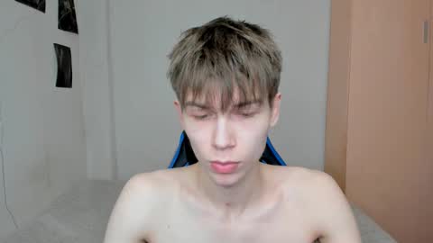 Snapshot of mr_makentoshi chatting on 03/04/25, 06:29 Makentoshi online show from 03/04/25, 06:29