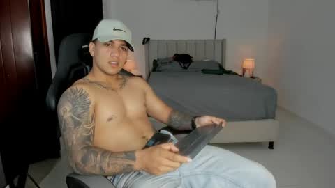 Snapshot of mr_maximo chatting on 05/15/26, 01:12 mr_maximo online show from 05/15/26, 01:12