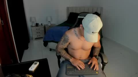 Snapshot of mr_maximo chatting on 05/26/26, 05:25 mr_maximo online show from 05/26/26, 05:25