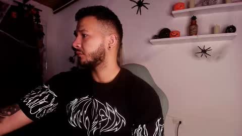 MIKEE online show from 10/21/25, 03:07