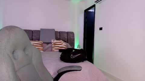 MIKEE online show from 11/13/25, 03:16