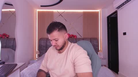 MIKEE online show from 03/01/26, 03:08