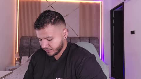 MIKEE online show from 05/19/26, 03:02
