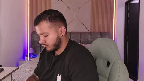 MIKEE online show from 06/05/26, 03:13