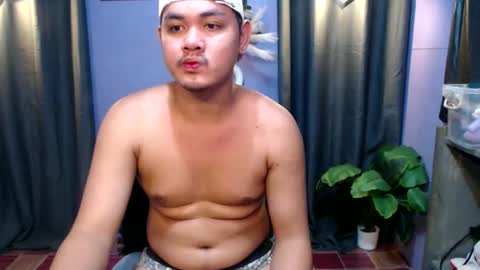 Snapshot of mr_olivercummerx chatting on 10/04/25, 01:42 mr_olivercummerx online show from 10/04/25, 01:42