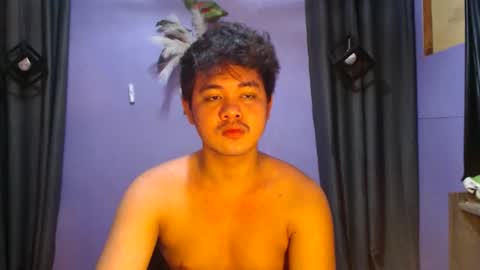 Snapshot of mr_olivercummerx chatting on 11/13/25, 02:49 mr_olivercummerx online show from 11/13/25, 02:49