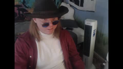 Snapshot of mr_strawberry chatting on 04/27/26, 12:19 mr_strawberry online show from 04/27/26, 12:19