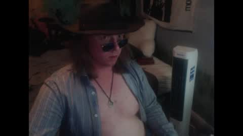 Snapshot of mr_strawberry chatting on 04/28/26, 05:01 mr_strawberry online show from 04/28/26, 05:01