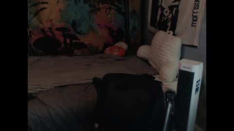Snapshot of mr_strawberry chatting on 05/22/26, 09:37 mr_strawberry online show from 05/22/26, 09:37