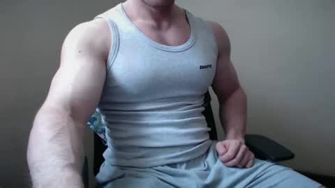 Snapshot of mrbiceps_23 chatting on 05/20/26, 11:16 Mrbiceps23 online show from 05/20/26, 11:16