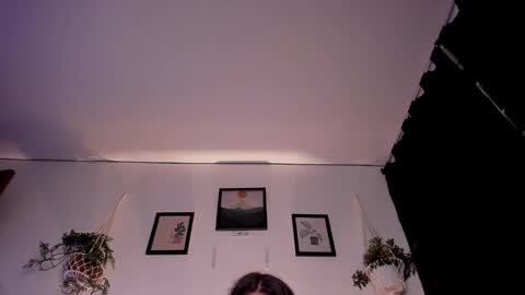 Laura online show from 10/05/25, 03:27