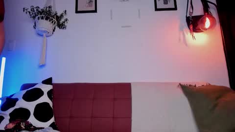 Laura online show from 12/17/25, 05:02