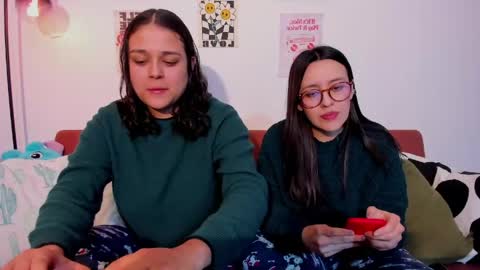 Laura online show from 04/24/26, 04:59