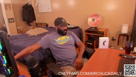 Snapshot of mrchuckdailyxxx chatting on 12/15/24, 01:32 Chuck Daily online show from 12/15/24, 01:32