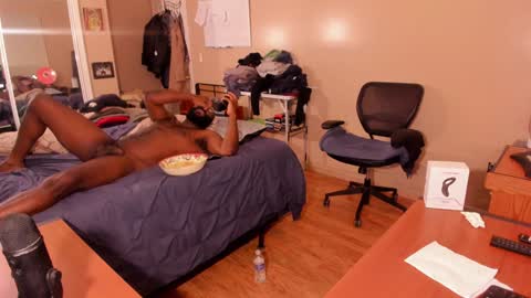 Snapshot of mrchuckdailyxxx chatting on 12/22/24, 04:50 Chuck Daily online show from 12/22/24, 04:50