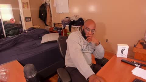 Snapshot of mrchuckdailyxxx chatting on 12/22/24, 12:38 Chuck Daily online show from 12/22/24, 12:38