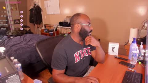 Snapshot of mrchuckdailyxxx chatting on 01/04/25, 05:37 Chuck Daily online show from 01/04/25, 05:37