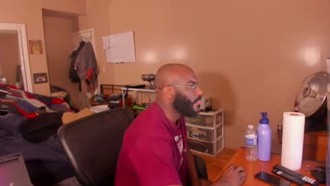 Snapshot of mrchuckdailyxxx chatting on 01/08/25, 05:16 Chuck Daily online show from 01/08/25, 05:16