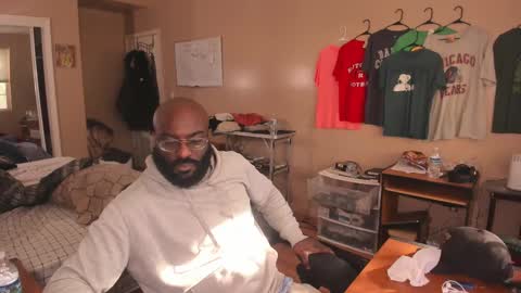 Snapshot of mrchuckdailyxxx chatting on 10/21/25, 01:45 Chuck Daily online show from 10/21/25, 01:45