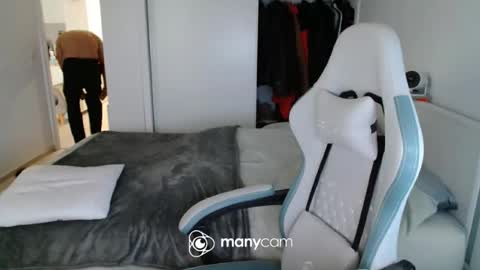 Snapshot of mrdr000 chatting on 06/15/26, 05:53 mrdr000 online show from 06/15/26, 05:53