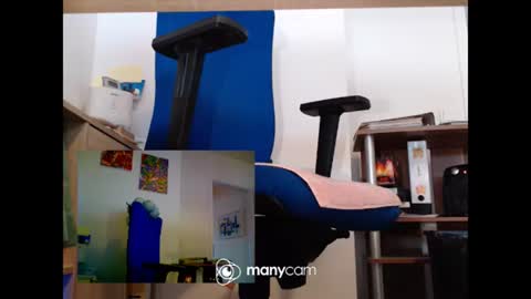 Snapshot of mrduplo1975 chatting on 06/18/26, 05:06 MrJohnsen1975 online show from 06/18/26, 05:06