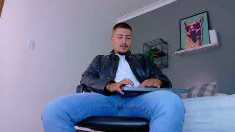 Mr Fox online show from 03/31/26, 07:36